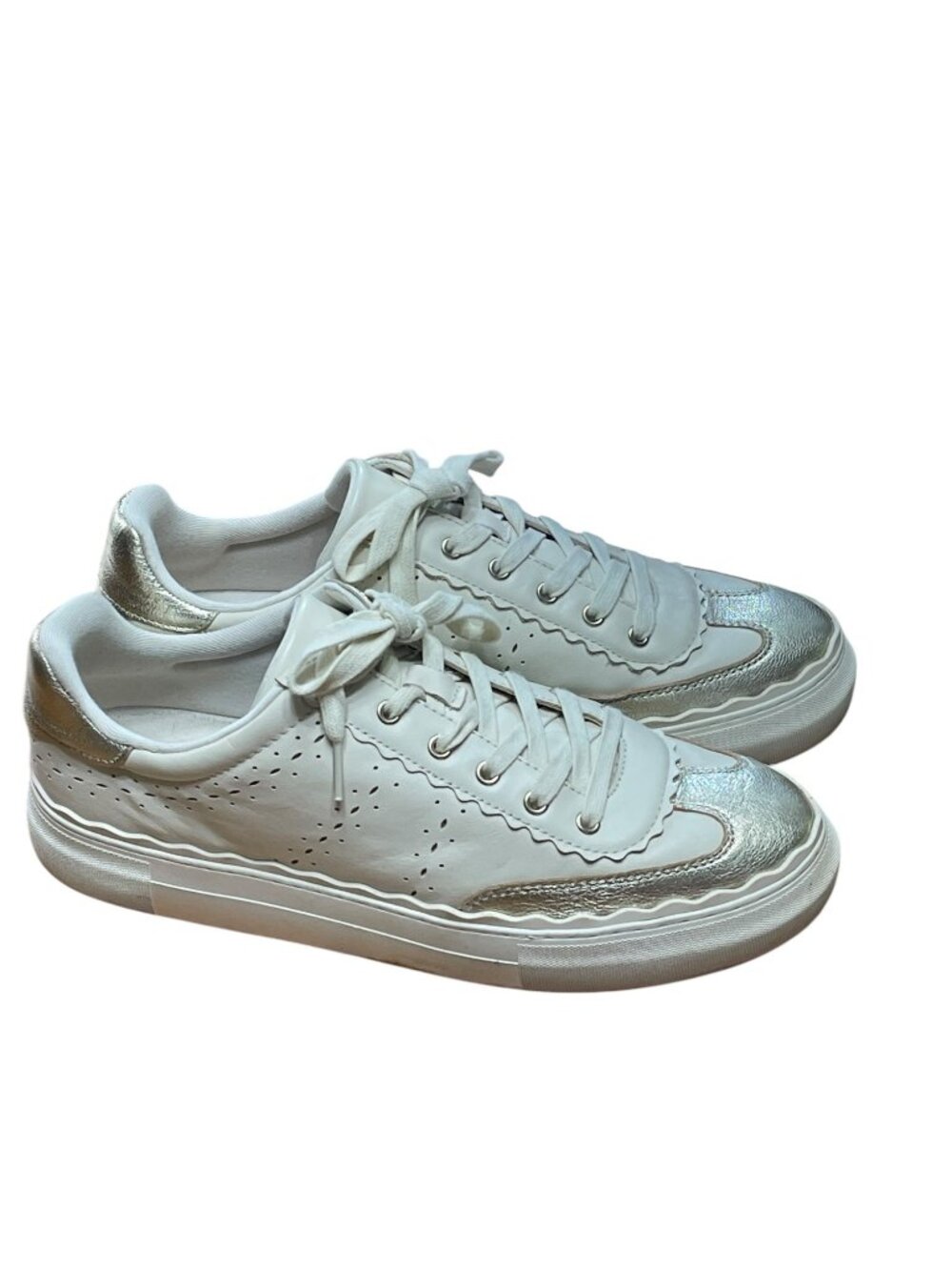 Vince Camuto White & Metallic Silver Leather Lace-Up Sneakers Size 11 - Picture 4 of 7